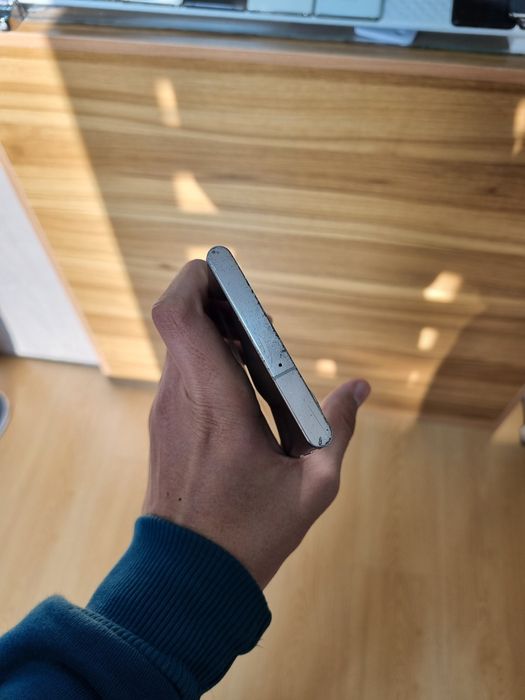 Samsung galaxy s22 ultra 5G 12/256gb holati rasmda