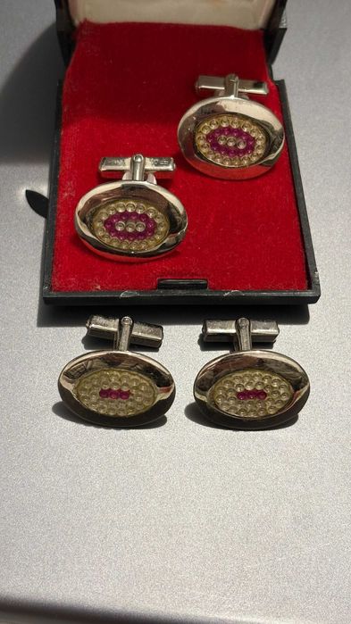 Butoni cu Safire si Rubine din anul 1978