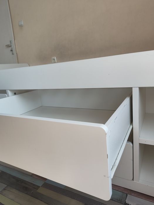 Ikea Slakt. Повдигнато Легло със място за съхранение.