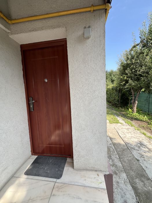 Inchiriere apartament  5 paturi + curte si terasa, grup