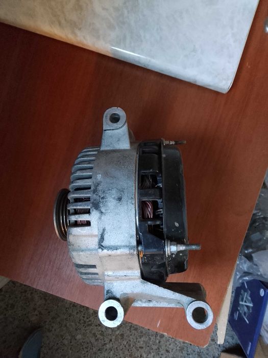 Генератор Мазда Требут 2.3 л