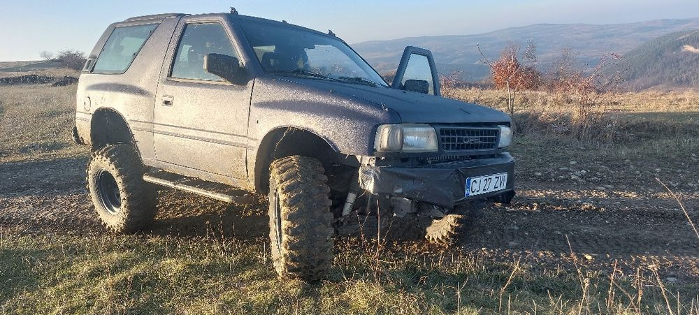 Vand sau schimb cu 4x4 mai de strada un Opel Frontera 2.0 sport, modifi