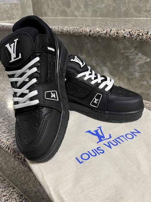 Adidasi Louis Vuitton