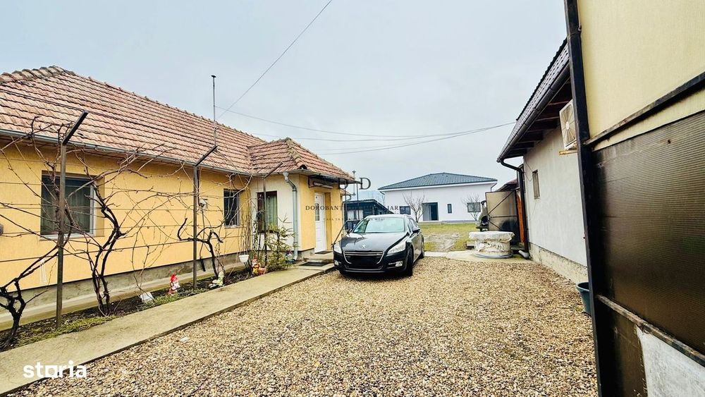 Vanzare 3 case | Teren 1400 mp | Garaj auto + Anexe