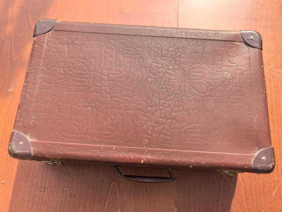 Продавам антични куфарчета