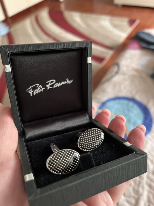 Butoni camasa Felix Ramiro