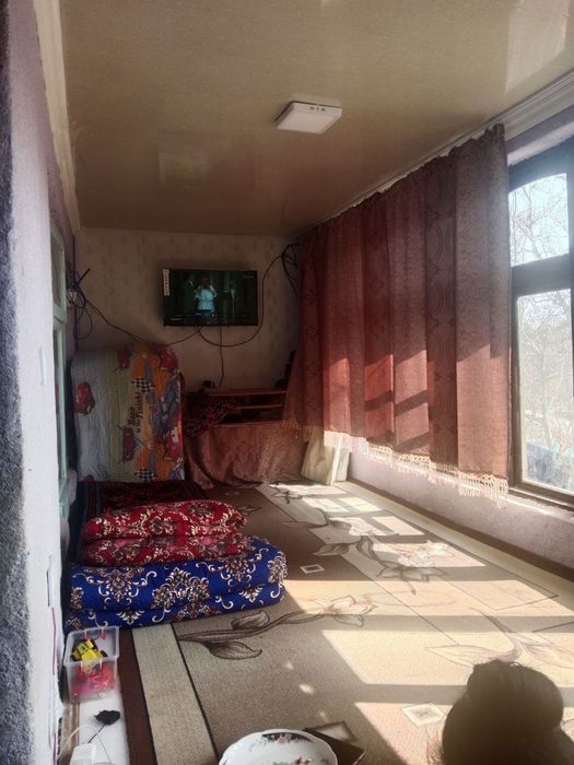 2x honali uy sotiladi  34 000 kelishiladigan joyo bor