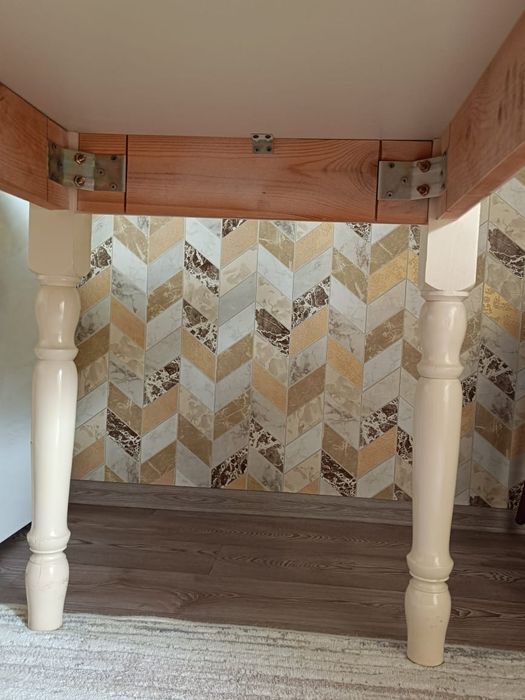 Продам стол обеденный