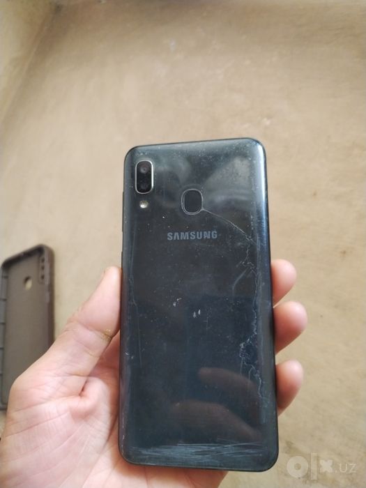 Samsung a20 holati yaxshi radnoy sotiladi