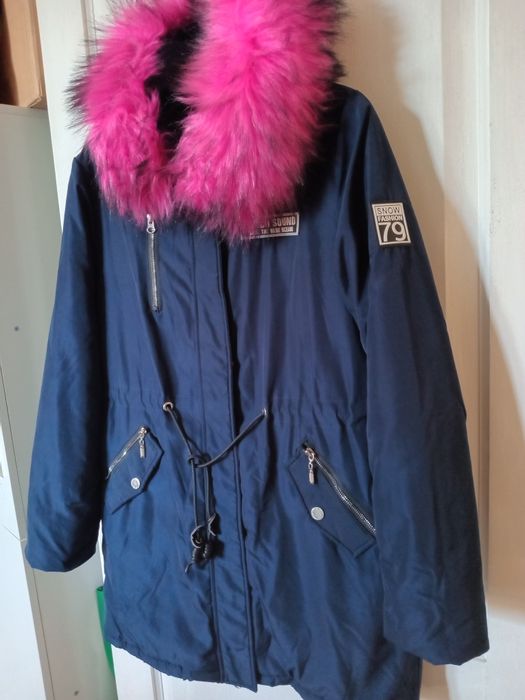 Продам тёплую куртку с капюшоном 46/165 размер