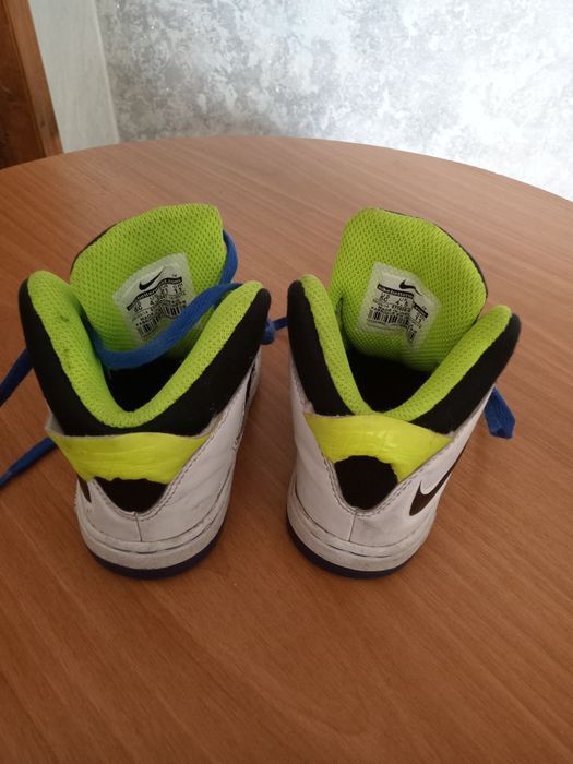 Продам детские  полуботинки кроссы