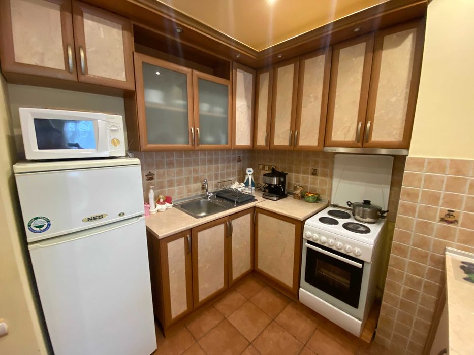 Дава се под наем Тристаен апартамент в Бургас, Изгрев - 100 кв.м за 663 € - Снимка #7