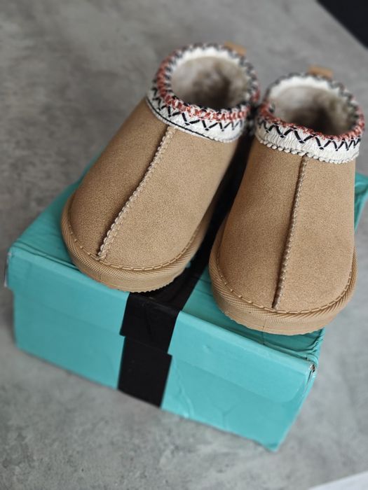 Уги для девочки новые