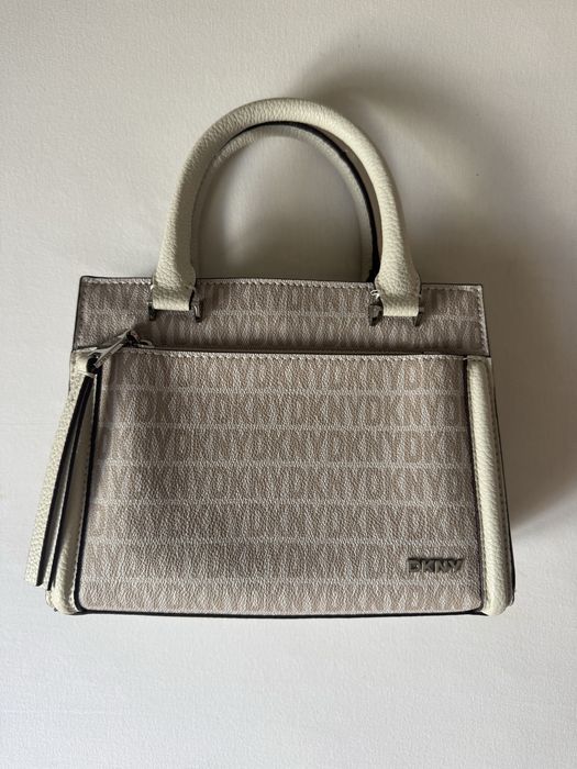 Кожена чанта на DKNY