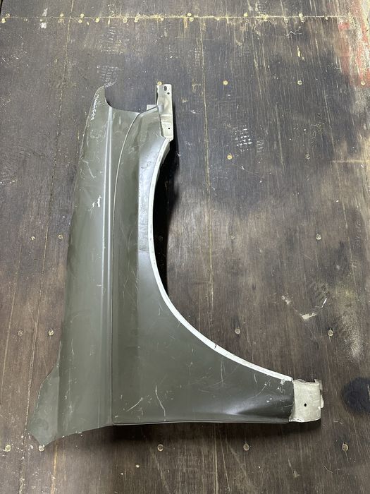 Крыло Mitsubishi Montero (challenger)