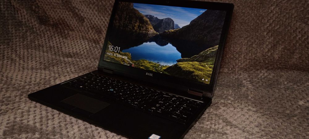 Vand-Laptop Dell Latitude 5590-i7-8650U.vPro.Sau schimb cu PS 5+manete