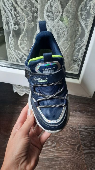 Детские кроссовки