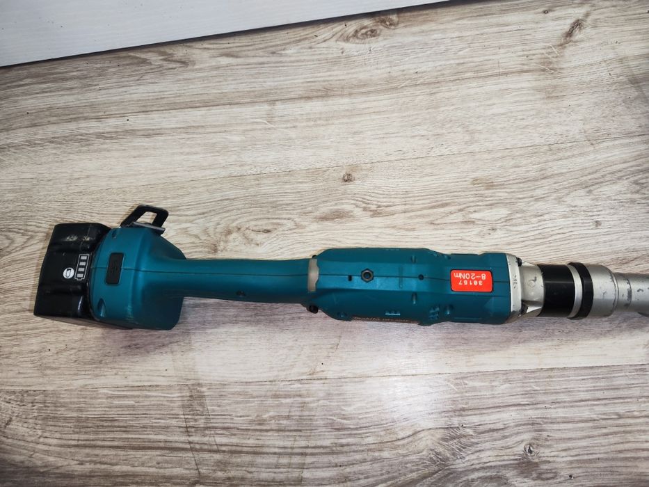 Makita Impact DFL204 F șurubelniță 90 grade 3/8 ipanouri fotovoltaice