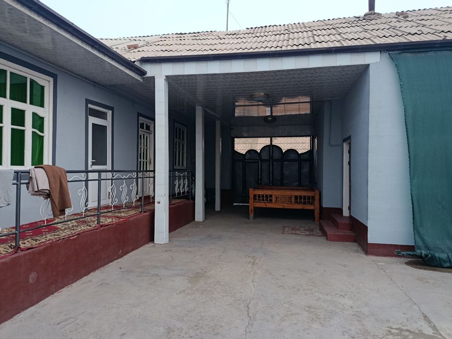 Uy sotiladi.   Xolati yaxshi