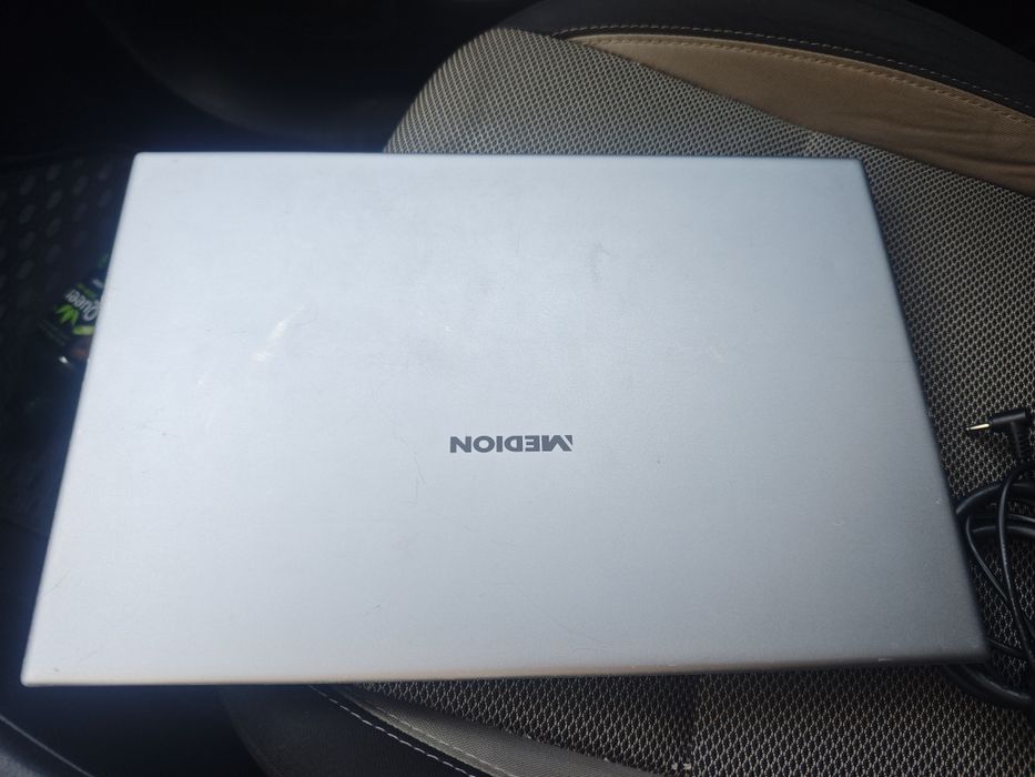 Laptop medion i7 gen 11 RAM 16 ssd 512 GB 15.6inch