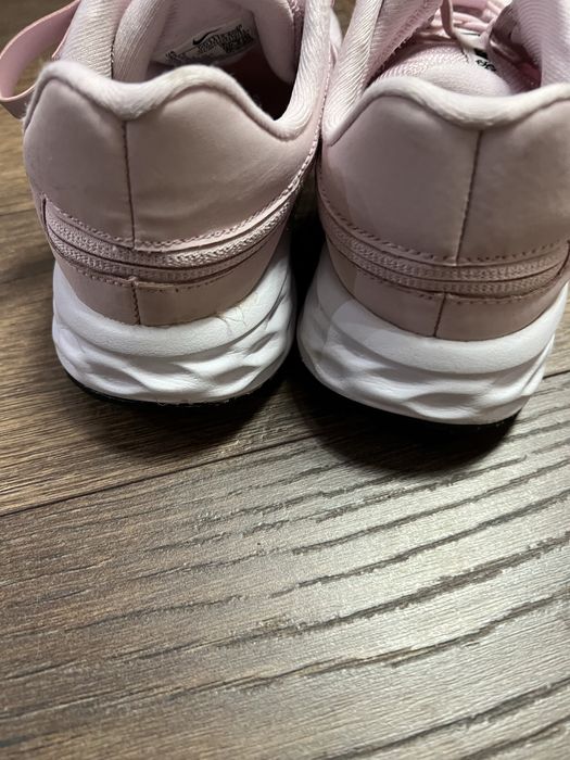 Маратонки Nike.