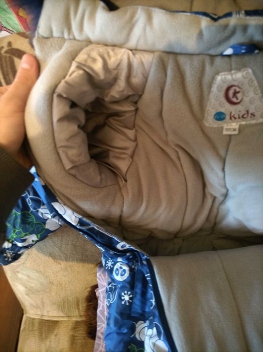 Детские куртки и комбинезоны