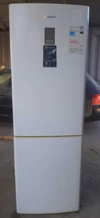 Холодильник Samsung