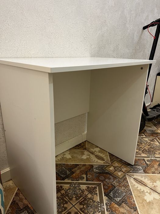 Продам стол в детскую