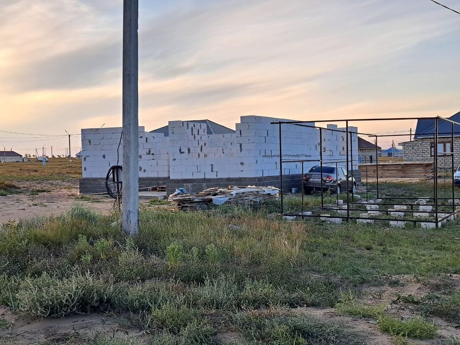 Продам не достроиный дом в Акшат3