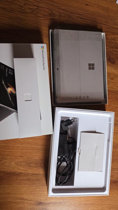 Tableta laptop Microsoft Surface Go 10.5" cu tastatura