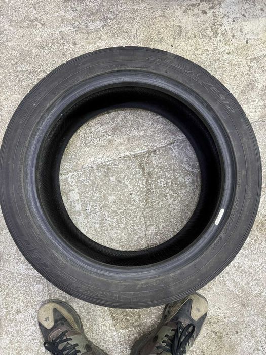 Резина шины Б У стояла на лексусе ис 250