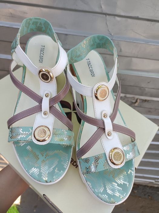 Красивые босоножки