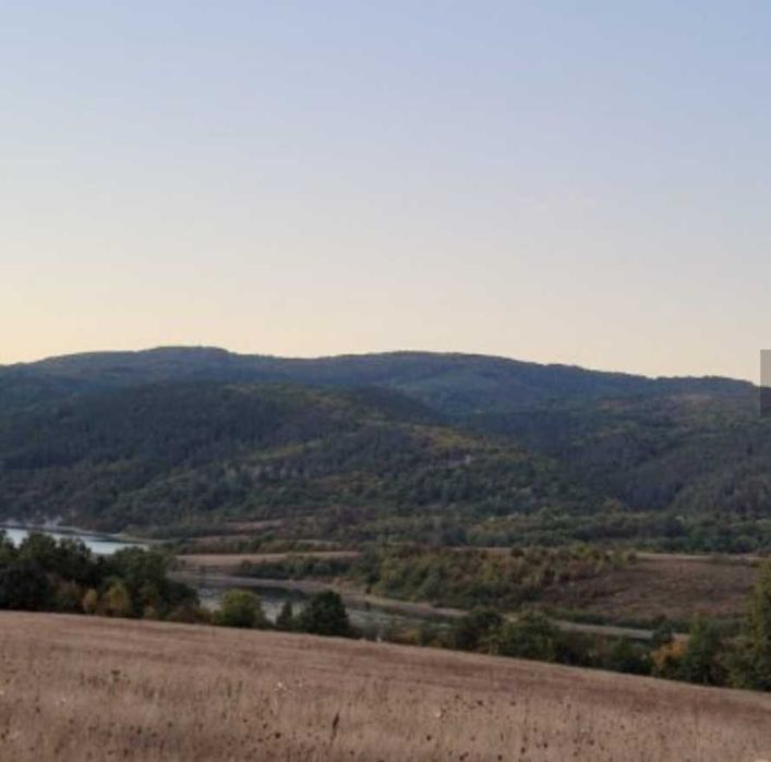 Парцел с голяма постройка в село Яковци