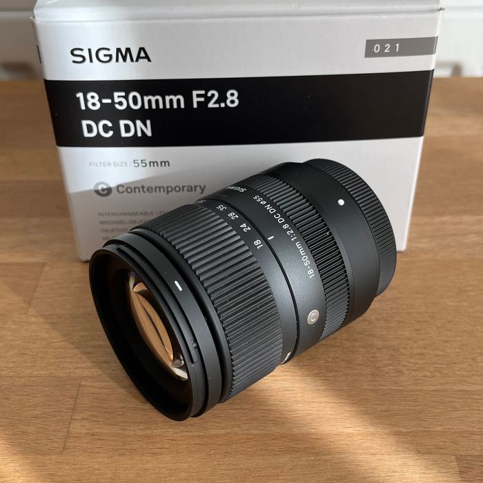 Obiectiv Sigma 18-50 mm f2.8 constant pentru Fujfilm, ca nou, la cutie