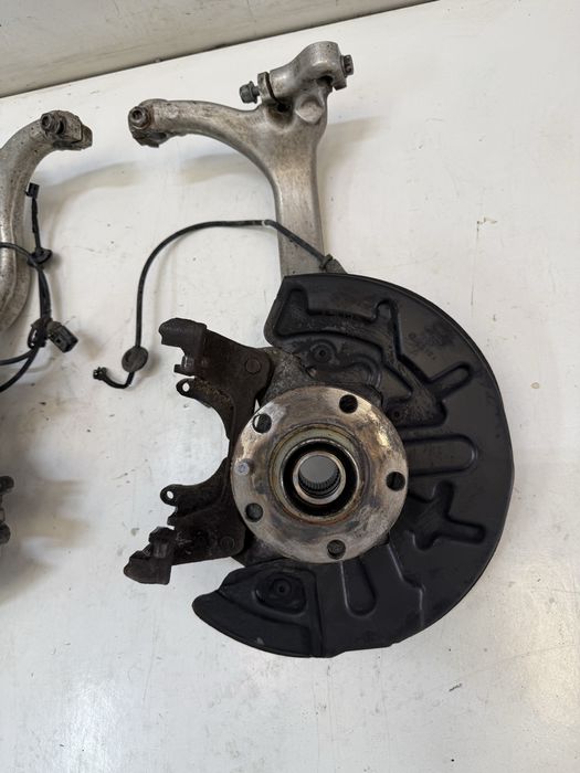 Fuzeta fuzete stanga dreapta față 1.9 2.0 Audi A4 B6 B7 Originale șurub deblocat