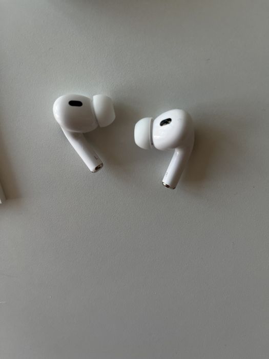 Airpods Pro 2nd Gen с 1 година гаранция в Apple