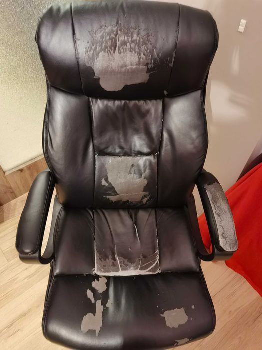 Продавам офис стол