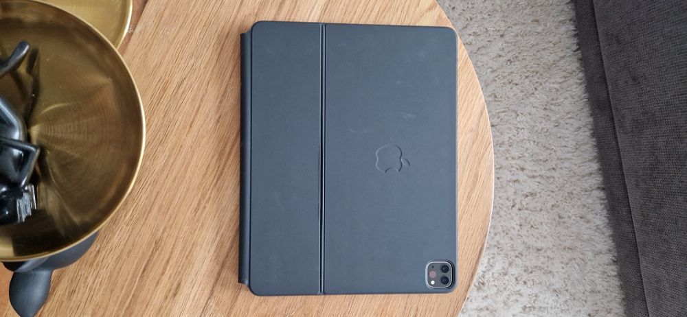 iPad Pro 12.9 6th generation 256 GB cu Magic Keyboard