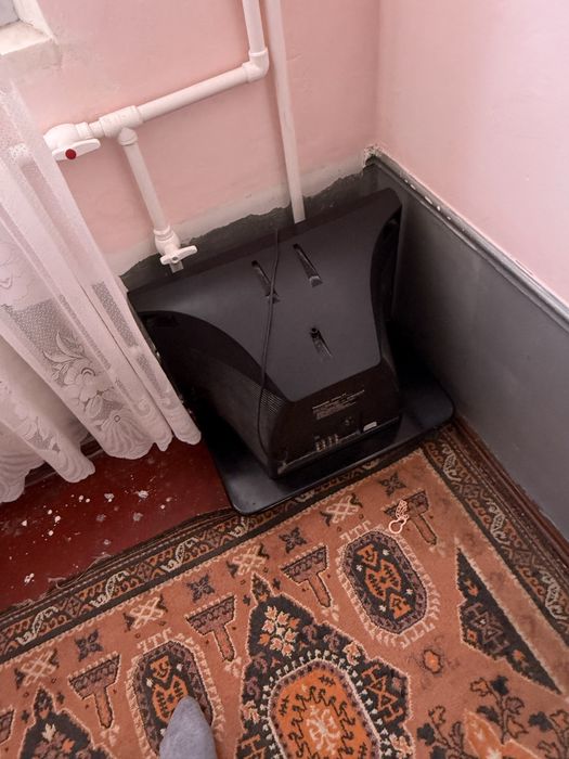 Отдам даром телевызор, подставка и двухкомфорочная газовая плита