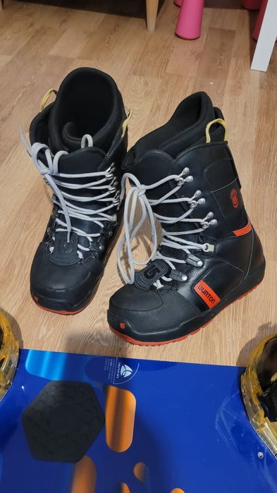 Placa snowboard Burton 152 cu legaturi Burton și boots Burton 42