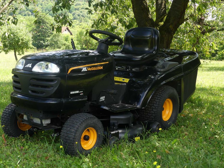 Tractoras de tuns gazon/iarba McCULLOCH/HUSQVARNA
