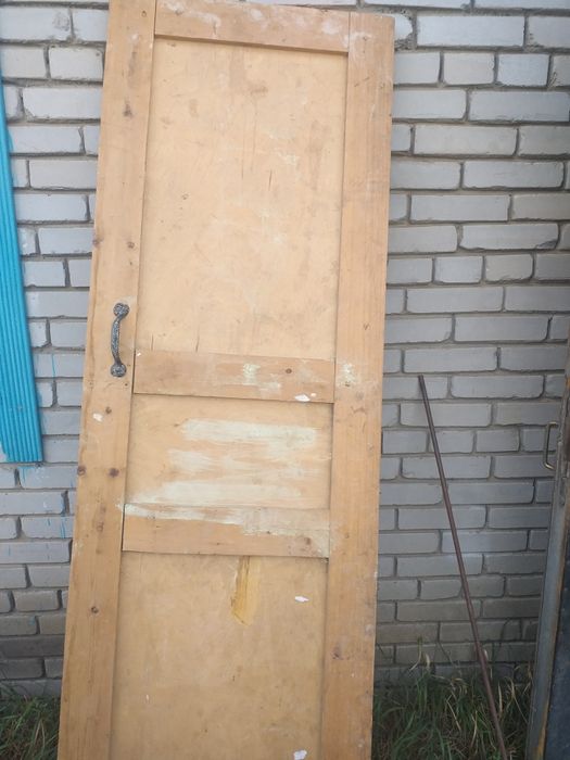 Дверь деревянная