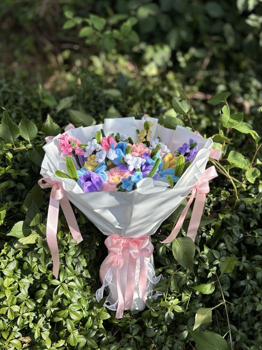 Buchet de flori din sarma plusata