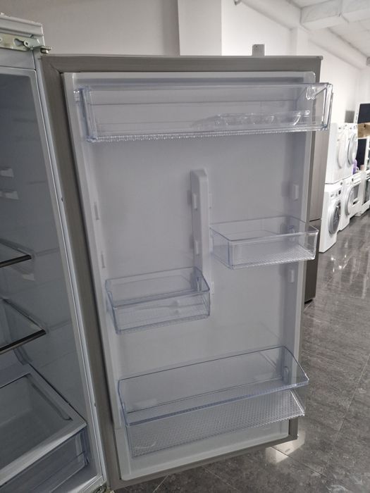 Хладилник за вграждане Samsung No Frost