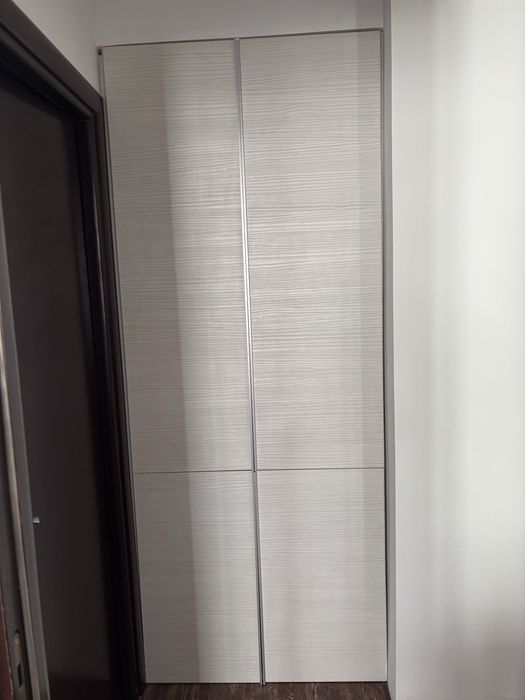 Dulap inalt cu rafturi ideal pentru bucatarie hol sau baie