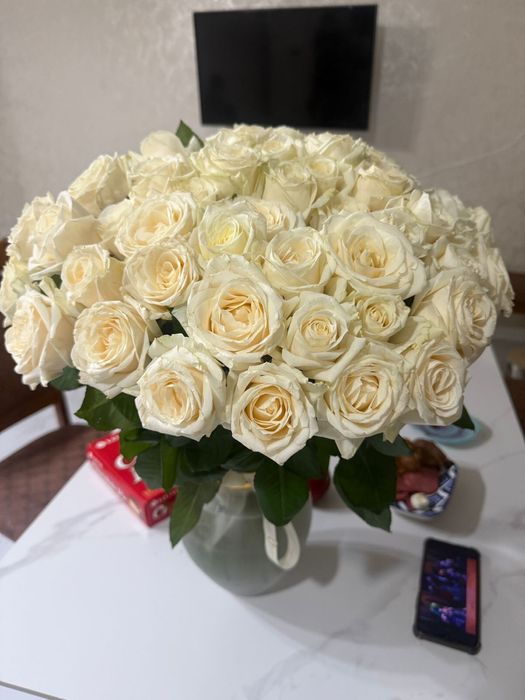 Шикарный букет из 51 белой розы