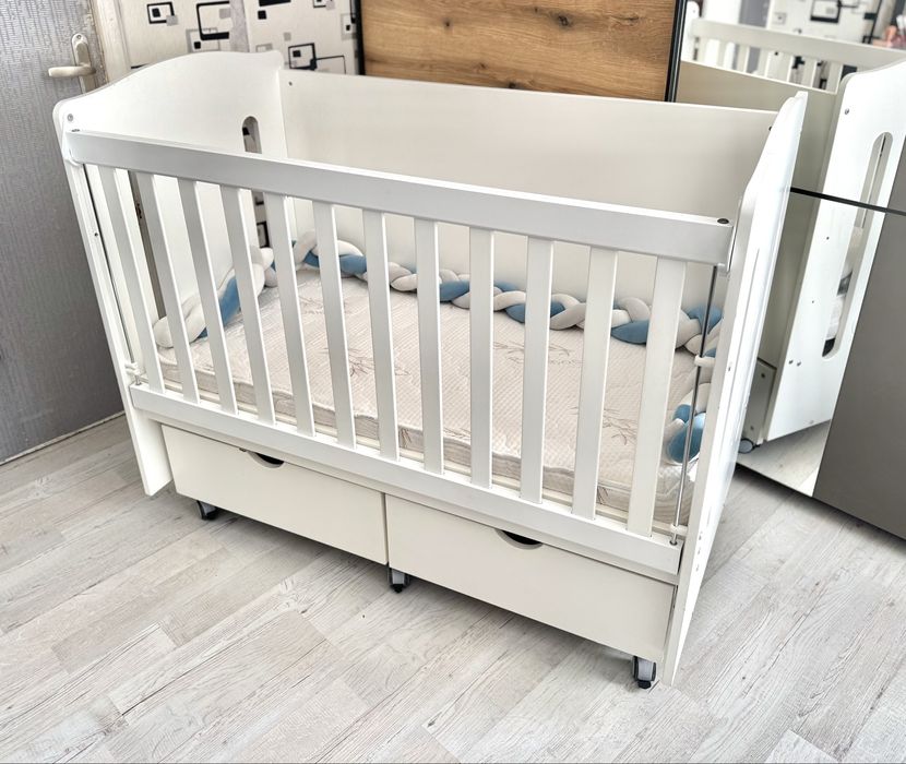 Бебешка кошара с люлеещ механизъм от MDF