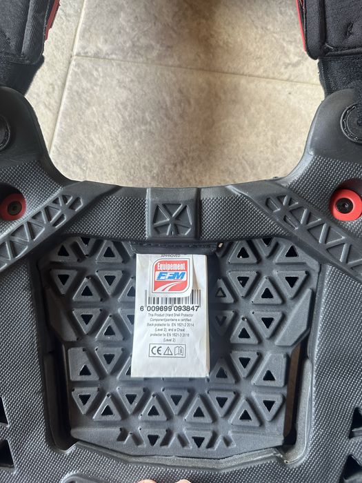 Body armur LEATT 6.5/ costum complet New