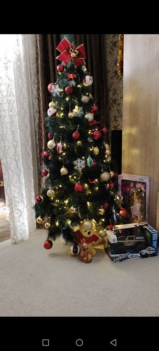 Продаю ёлку с игрушками