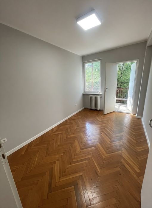 Продава се масивна двуетажна къща  с двор 310 кв.м. в гр.Казанлък, кв.Христо Ботев.